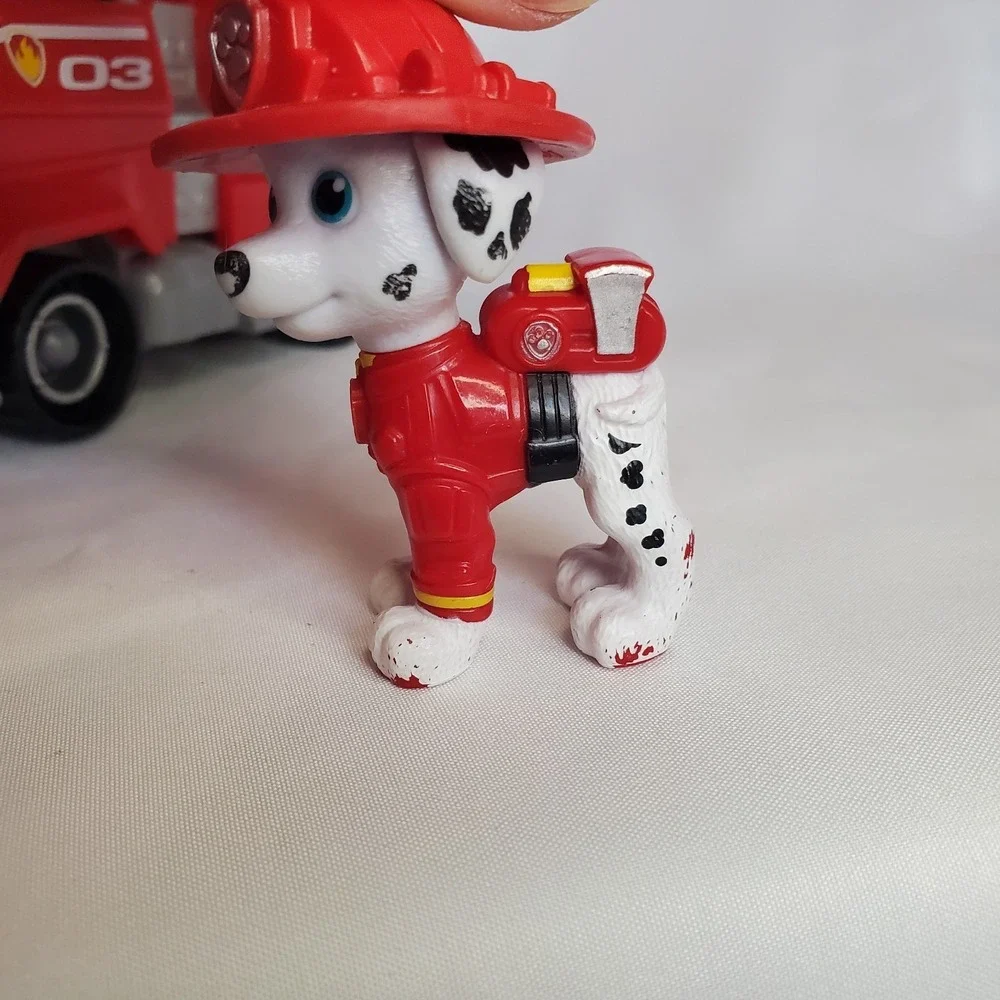 Paw Patrol Deluxe Transforming Vehicle Fire‎ Truck Marshall Action Figure